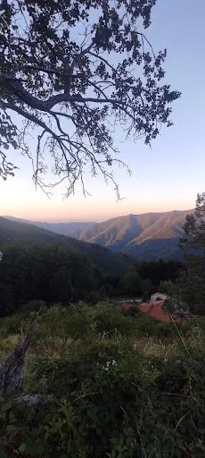 La valle dell'Orsigna nella luce rosata del tramonto